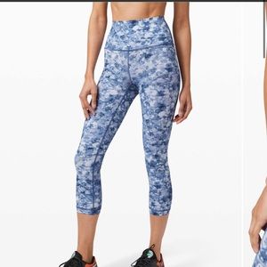 Lululemon run with the waves crop 21”